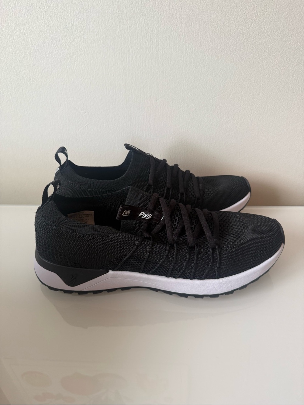 NWT Rival Men's Black Knit Runner Sneakers